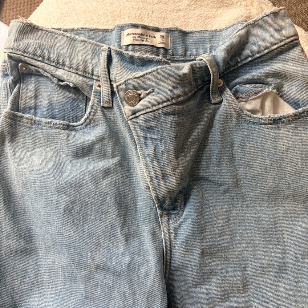 Abercrombie & Fitch Light Blue Straight Ultra High Rise Jeans 28/6 - Picture 3 of 4